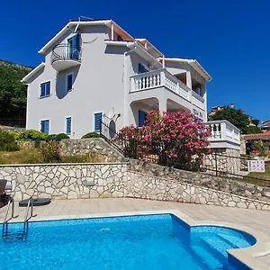 Apartament Iva, Ravni